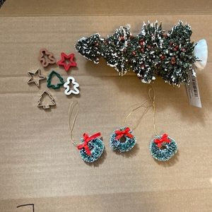 mini dollhouse christmas set